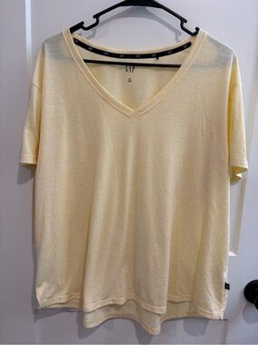 GAP Women’s V-Neck Short Sleeve Tee in Light Yellow